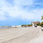Sunny Apartment Near The Beach