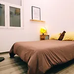 Habitación Privada En Alojamiento Diferente Y Con Calidad En El Centro De Alicante!