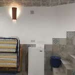Habitación independiente con baño y patio en Cremallera de Montserrat