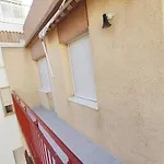 Sunny Apartment Near The Beach