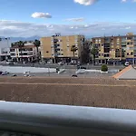 HABITACIÓN GRANDE CON BAÑO PRIVADO en Coin a 30Km de la PLAYA