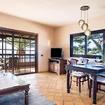 El Refugio Apartments & Villa