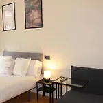 INSIDEHOME Catedral- Habitaciones privadas en el centro con cocina compartida