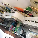 H.A.N.D Surf Hostel