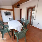 APARTAMENTOS LA CASONA DE EZCARAY CON TERRAZAS y PATIOS INDIVIDUALES