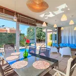 Villa Wine Experience Cambrils - Wine, Art & Games