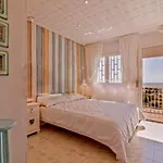 Chalet Santa Susana