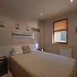 Casa con gran jardín y piscina en Cabarceno