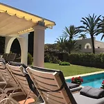Villa Fun en la Playa de los Monteros, Marbella