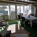 11 Flamingo Park