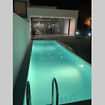 Modern Villa With Private Pool/ 400M To The Beach