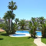 Luxury Garden Apartment - Walking Distance To The Sea