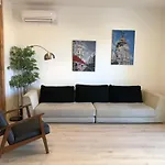 Cozy & Stylish Apartment In The Center