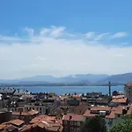 Centrico Piso Reformado Con Vistas A La Bahia