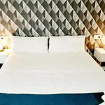 Apartamentos Arriba by gaiarooms