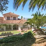 Tess Villa Moscatel