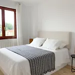ACOGEDOR APARTAMENTO CON TERRAZA Y PARKING Publico EN COMILLAS