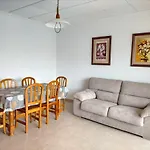 Apartamento Con Aire Acondicionado De Tres Dormitorios En El Centro Y Junto A La Playa