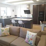 Carmelitas Home