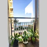 Apartamento recién reformado en primera línea con vistas a la playa de la Almadraba