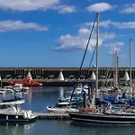 VV 122 con Balcón en primera línea de mar