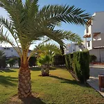 Casa Baja naturista con patio en primera linea!