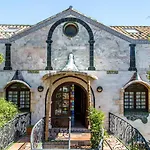 Apartamentos Gaudi Style