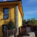 Casa Poo de Llanes con jardín