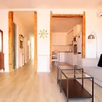 Cozy & Stylish Apartment In The Center
