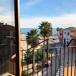 AR27-5 Amplio ático en primera línea del casco antiguo