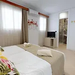 Hostal Boutique La Española by Bossh Hotels