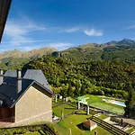 Casa Antonia casa con vistas a la montaña en Argualas Panticosa