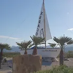 Mirando Al Mar
