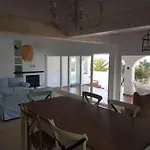 Villa en primera linea de mar cerca de Binibeca