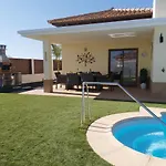 Villa Thais, private heated pool, ideal for your holidays in Caleta de Fuste