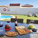 Villa Thais, private heated pool, ideal for your holidays in Caleta de Fuste