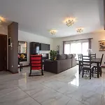 Tilley. Private Villa
