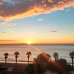 Sunrise Estudio Zebra, con vistas jardín y mar