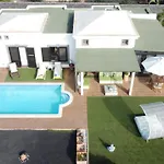 Villa Lisi ,lujo y confort a 300 metros del mar