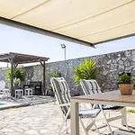 LE LLAR, Casa con piscinas cerca de Santiago de Compostela