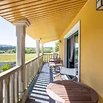 LE LLAR, Casa con piscinas cerca de Santiago de Compostela