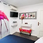 Charming Apartment Near The Beach