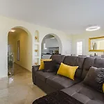 Large House With Garden And Direct Access To The Pool