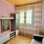 Alojamiento Entero Con Piscina Y Jardin.