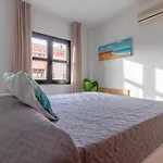 Apartamento 303 junto a la playa piscina y parking