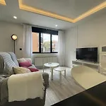 Apartamento Nuevo Con Patio, Situado En El Centro.