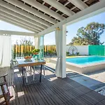 Casa Autosustentable Con Piscina, Huvagondili
