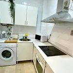 Gatu Villa Gadir, Preferente Mayores De 25 Anos Y Familias