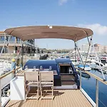 Barco-apartamento Atlantis