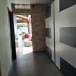 Alojamientos Aca Y Alla